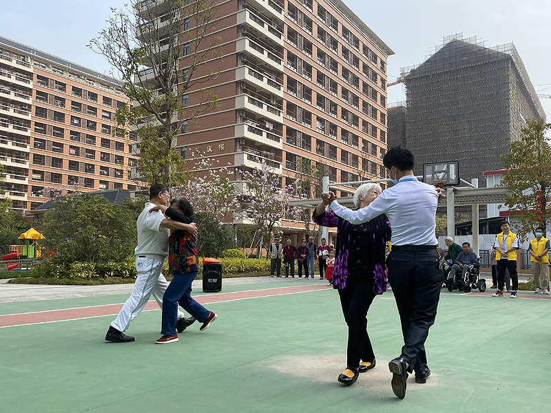 老年大学音乐班的开场交谊舞.jpg