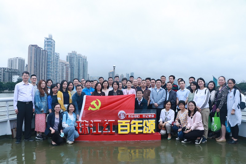 流动在珠江上的“特殊”党史课堂.jpg