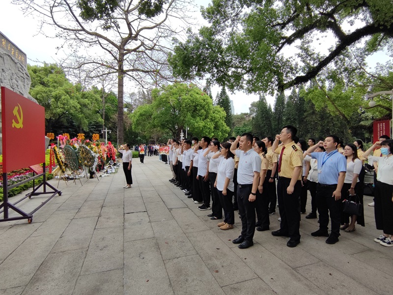 市社会福利院与广州地铁运营二中心前往广州起义烈士陵园共祭英烈.jpg